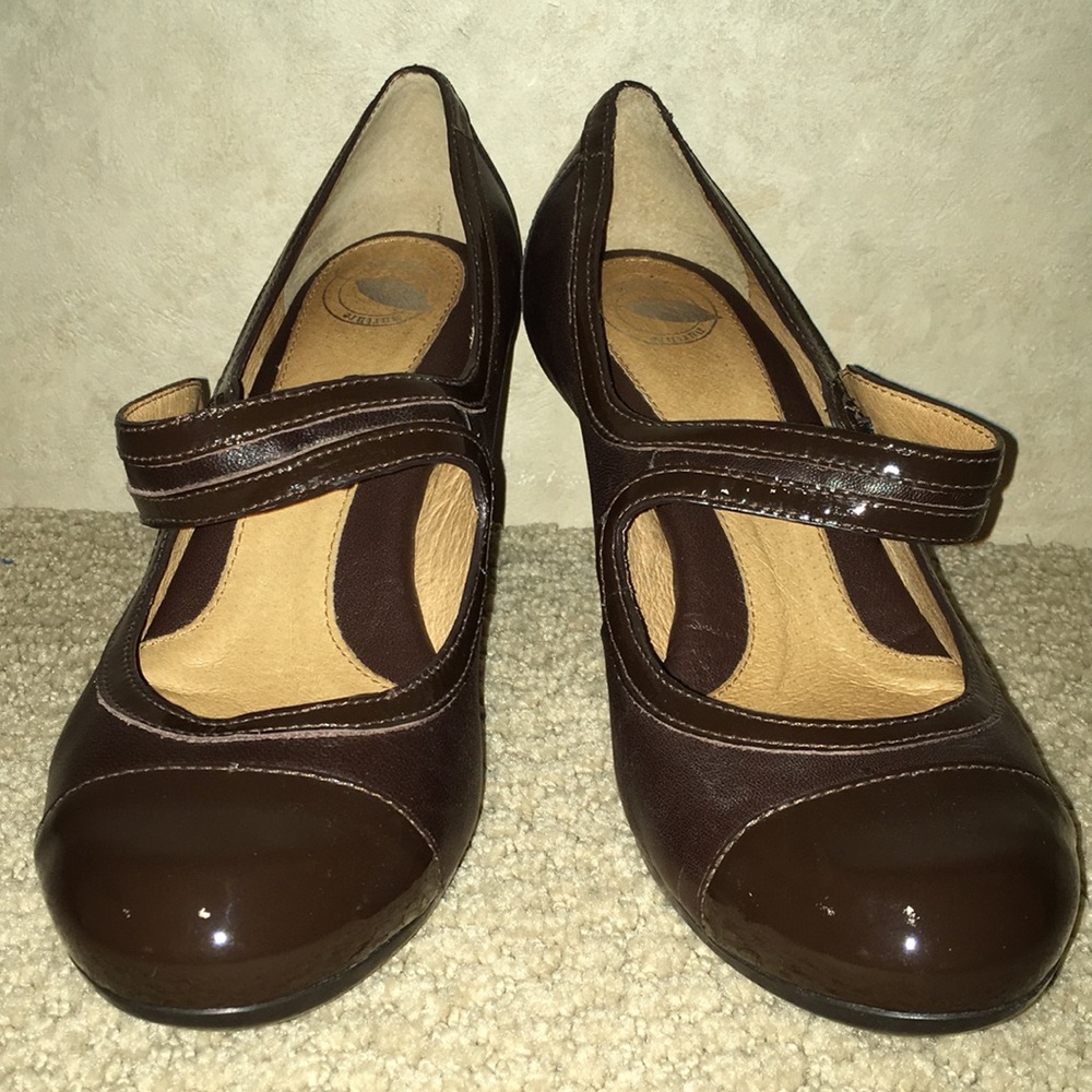 NURTURE Womens Brigita style BROWN Heels Sz 7M